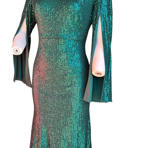 cooan Dresses & Skirts - COOAN Green Sequin Bodycon Knee Length Dress Slit Sleeve V-Neck Women size L